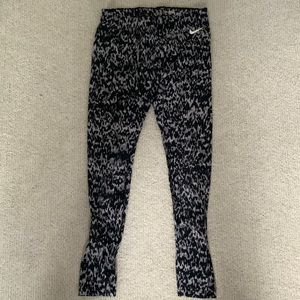 Nike leopard leggings black & white
